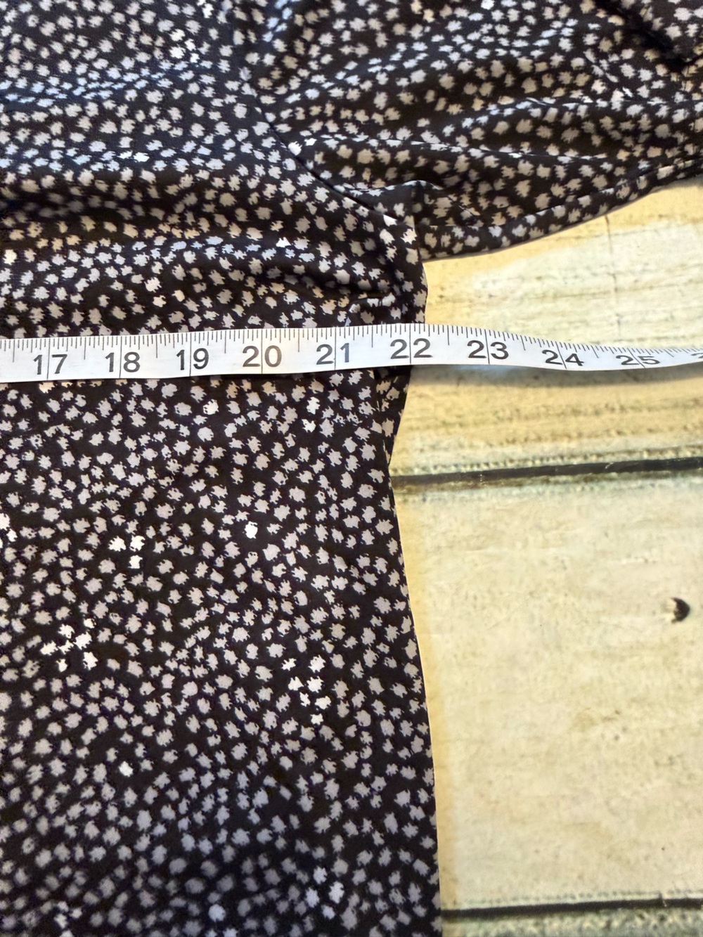 Bad Birdie black pattern active wear polo
Short sleeve shirt. L (rose on sleeve) - Picture 7 of 8